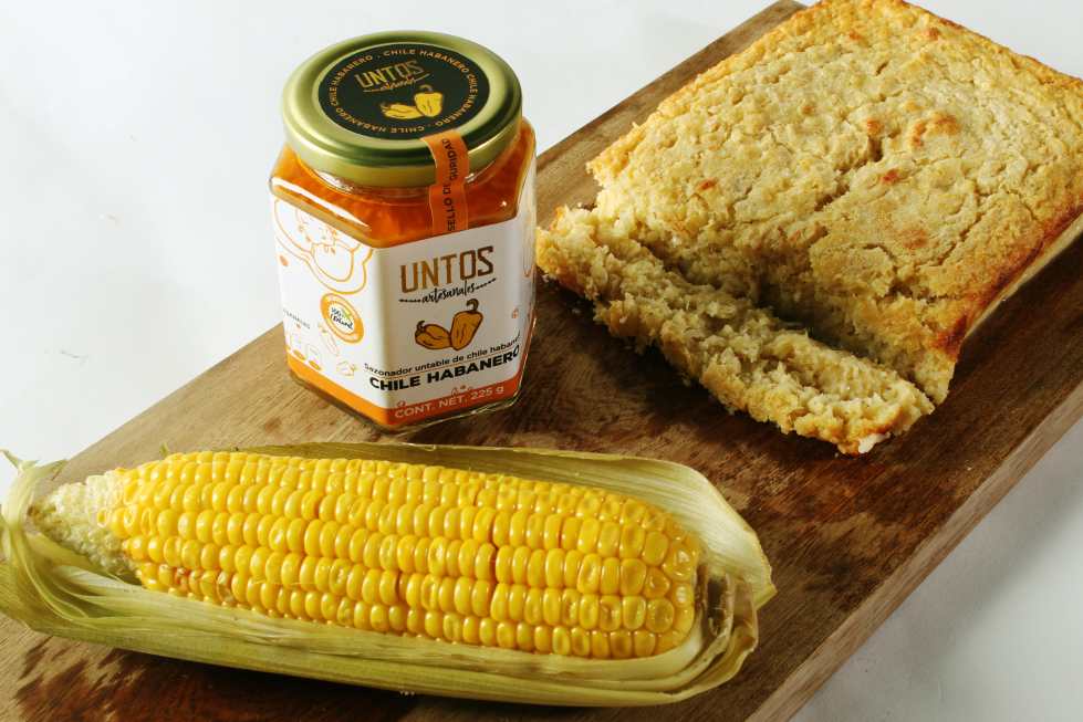 Pan de Elote con Mermelada de Habanero